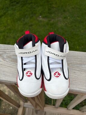 Jordan toddler Pro strong Kids White, Red & Black Hook-and-Loop Sneakers 8C